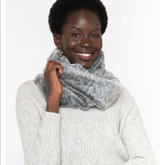 FAUX FUR SNOOD - GREY SKIES COLOR - Picture 3 of 3
